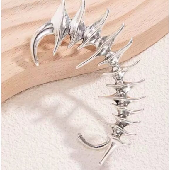 Silver Tone Spike Skeleton Ear Cuff Gothic Punk Thorn Clip On Earring Jewelry - Picture 3 of 3